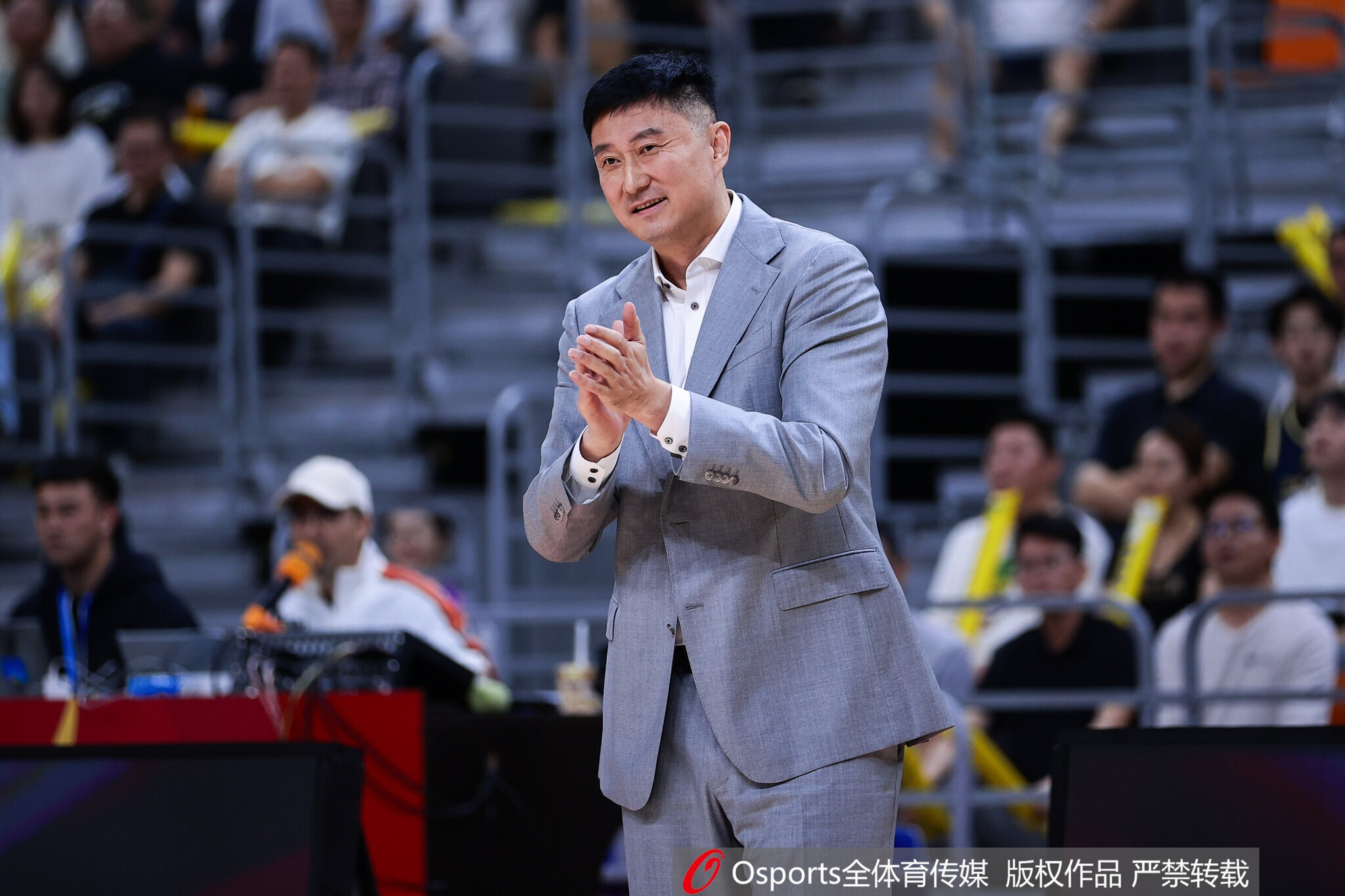记者：杜锋成为广东篮球一把手后首要任务是打造粤BA 他确实很累